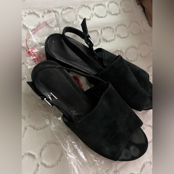 Genuine suede black Gap peep toe sling back mule sandals - Picture 2 of 7